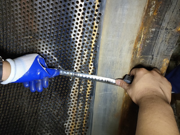 這樣在線修復真空伏輥網籠密封磨損